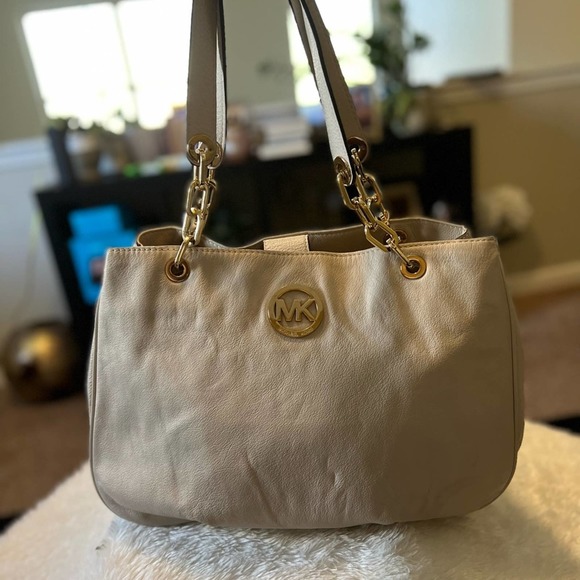 Michael Kors Handbag - Picture 1 of 9